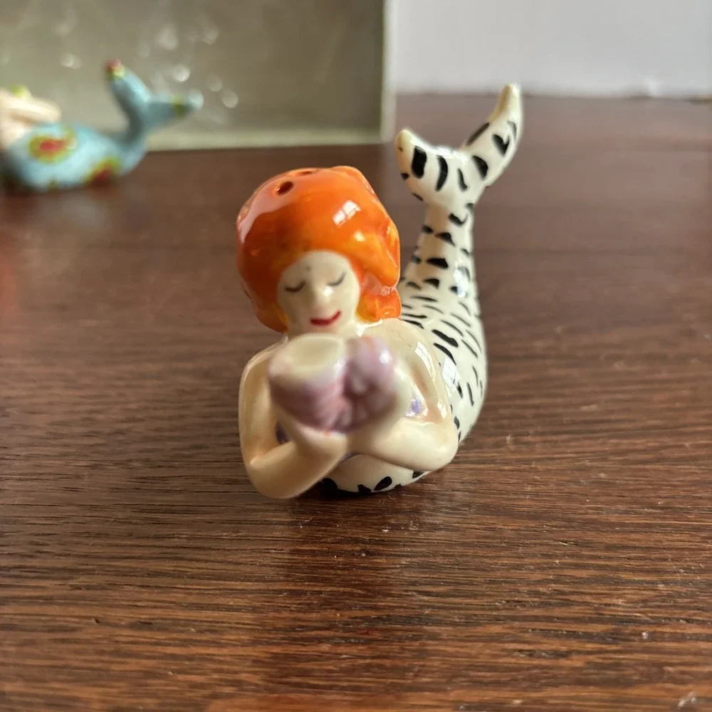 Cape‎ Shore Orange-Hair Mermaids 2007 Small Salt and Pepper Shakers Set (Flaw)